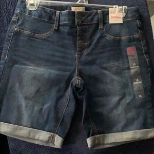 NWT Girl’s size 16 Bermuda jean shorts